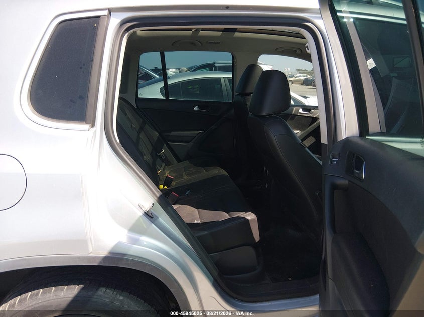 2012 VOLKSWAGEN TIGUAN auction photo 8