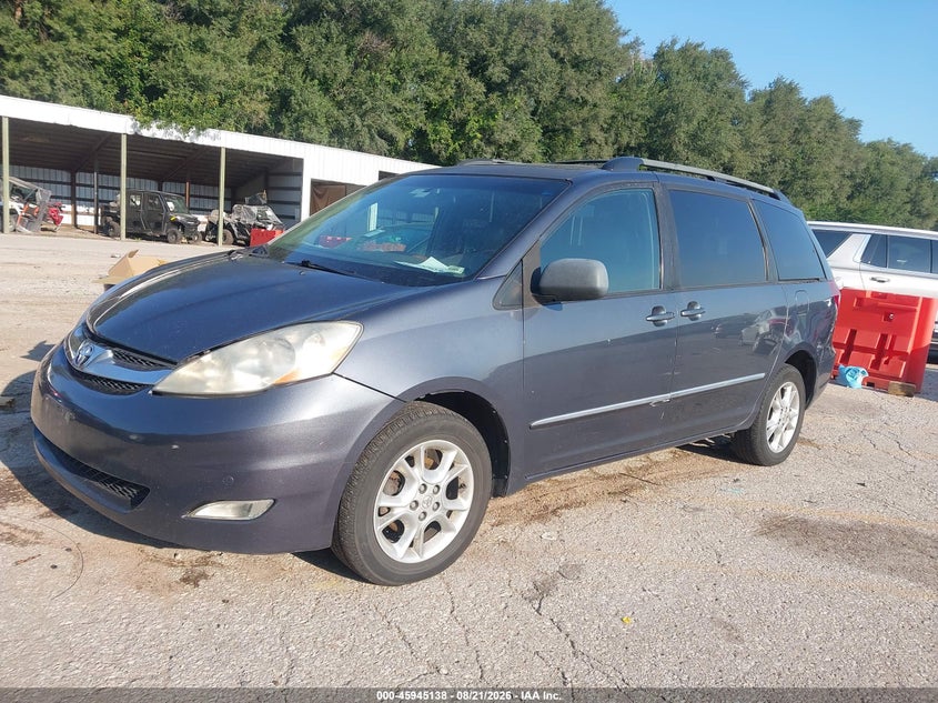 2006 TOYOTA SIENNA auction photo 2