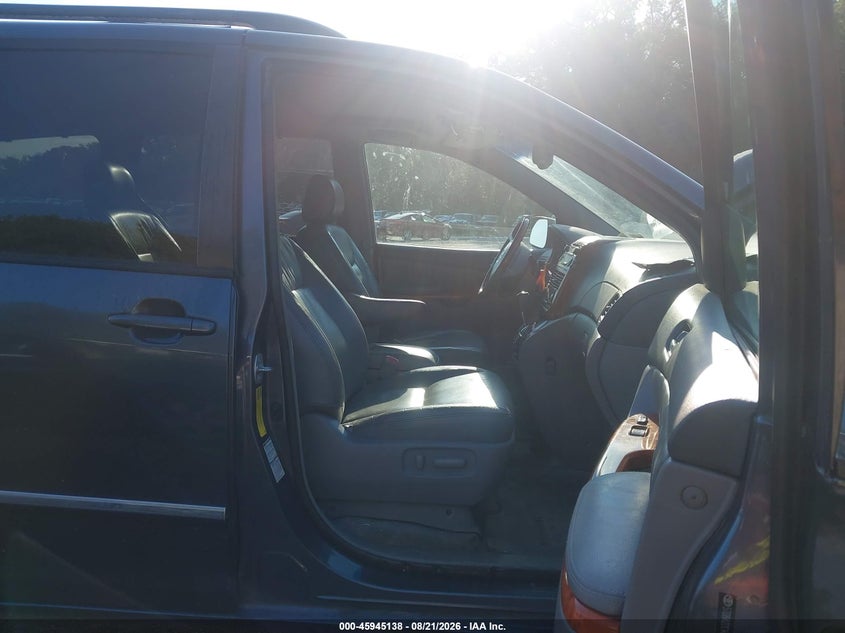 2006 TOYOTA SIENNA auction photo 5