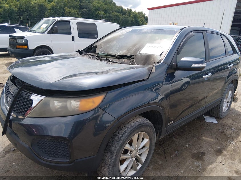 2011 Kia Sorento, Engine Damage, IAAI, VIN 5XYKTCA11BG168218 — photo 2
