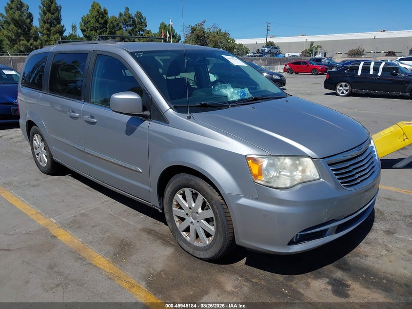 2014 CHRYSLER TOWN & COUNTRY auction photo 2