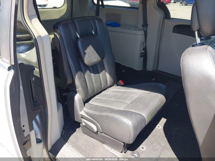2014 CHRYSLER TOWN & COUNTRY auction photo 8