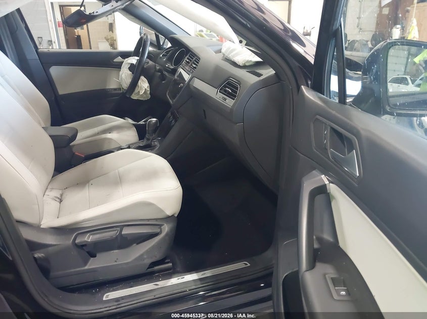 2021 VOLKSWAGEN TIGUAN auction photo 5