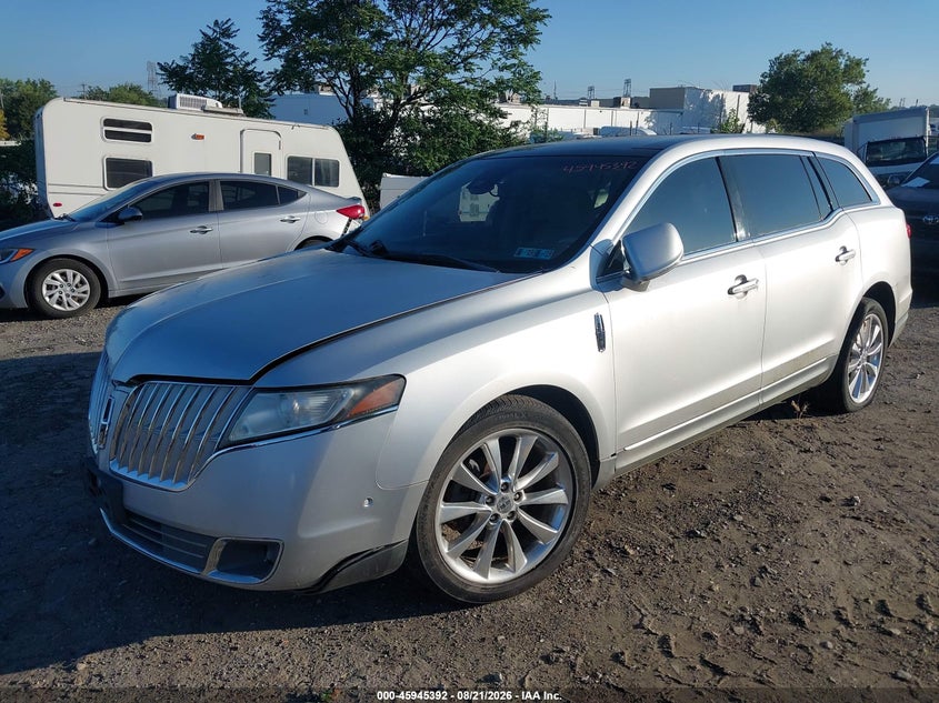 2010 LINCOLN MKT auction photo 2