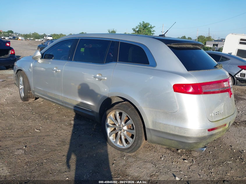 2010 LINCOLN MKT auction photo 3