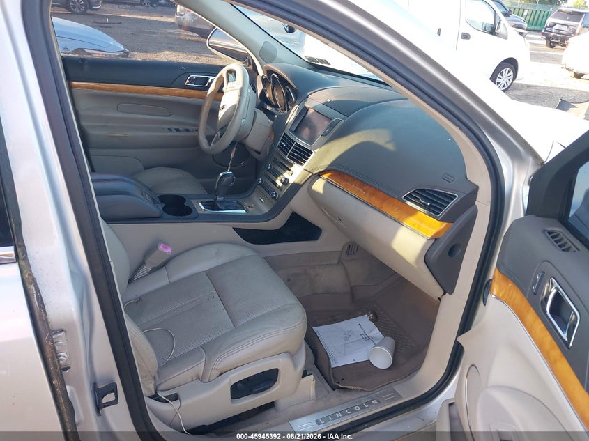 2010 LINCOLN MKT auction photo 5