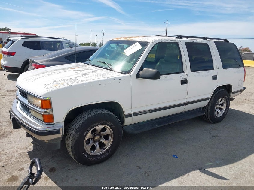 1997 CHEVROLET TAHOE auction photo 2