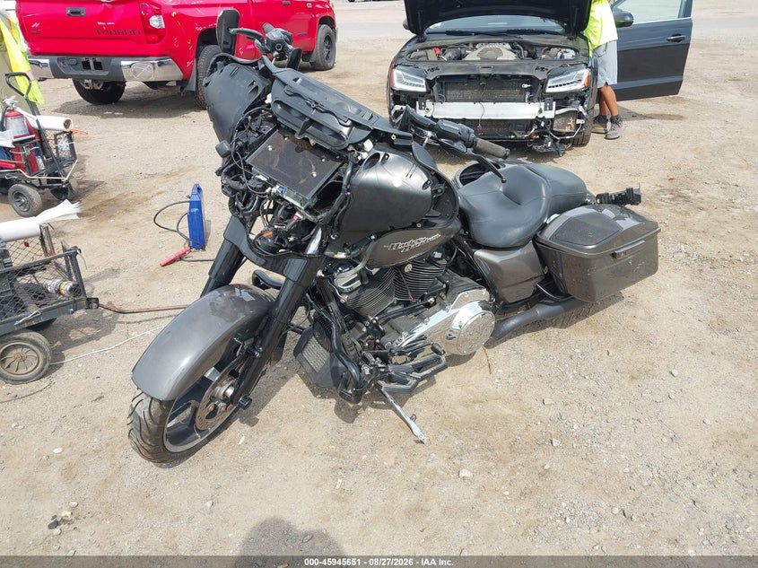 2018 HARLEY-DAVIDSON FLHX auction photo 2