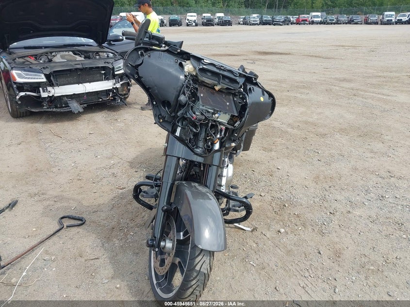 2018 HARLEY-DAVIDSON FLHX auction photo 5