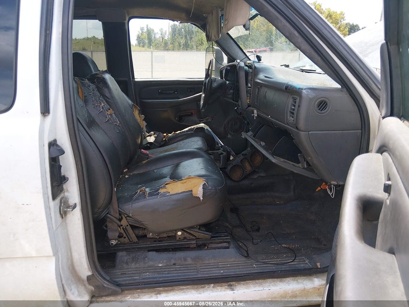 2004 GMC SIERRA 2500HD auction photo 5