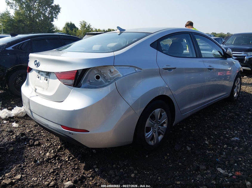 2016 HYUNDAI ELANTRA auction photo 4