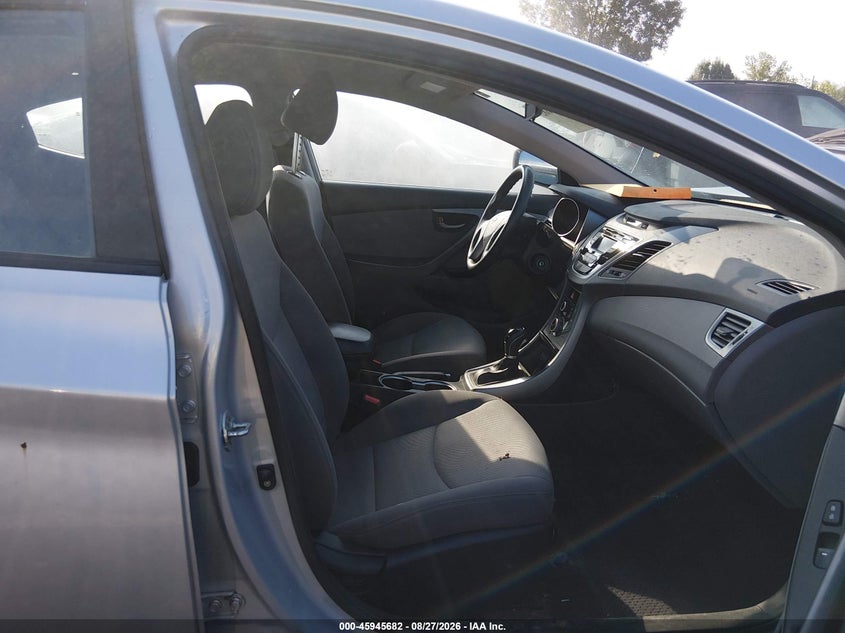 2016 HYUNDAI ELANTRA auction photo 5