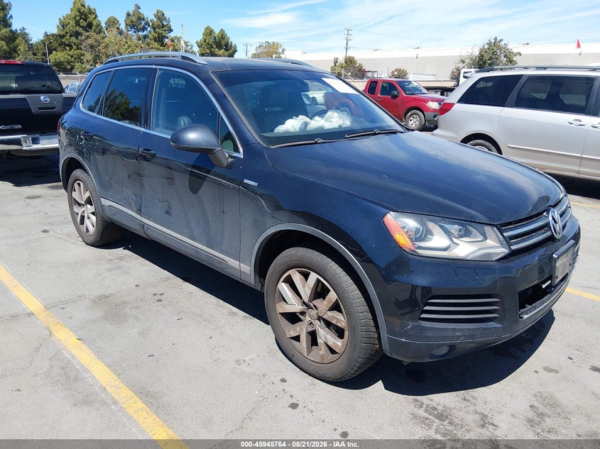 2014 VOLKSWAGEN TOUAREG auction photo 1