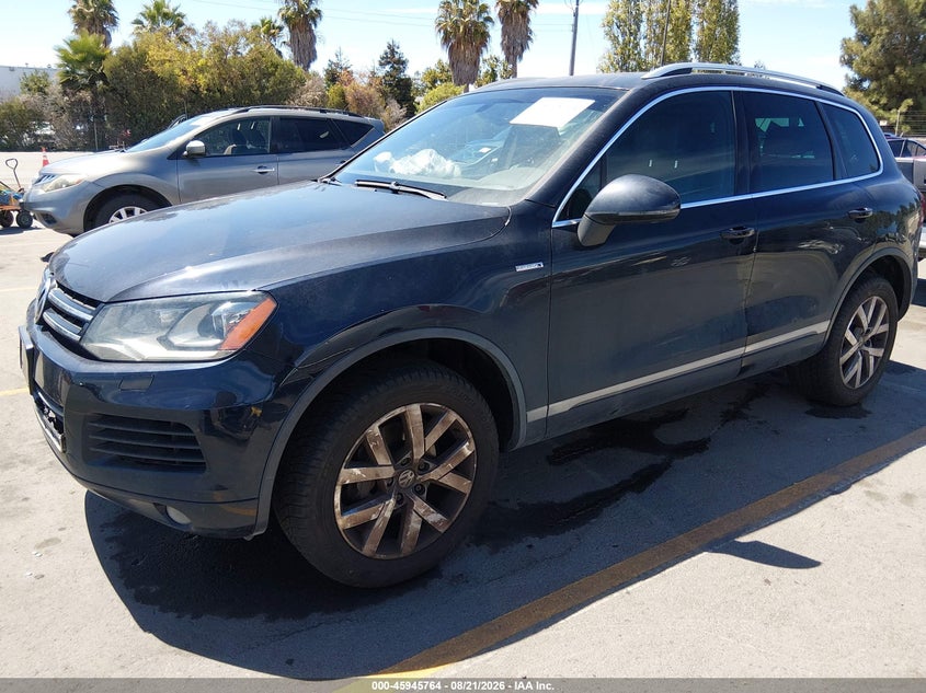 2014 VOLKSWAGEN TOUAREG auction photo 2
