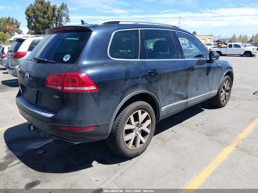 2014 VOLKSWAGEN TOUAREG auction photo 4