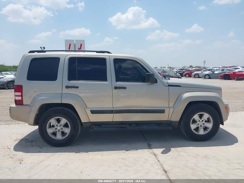 2010 JEEP LIBERTY SPORT · Фото 13