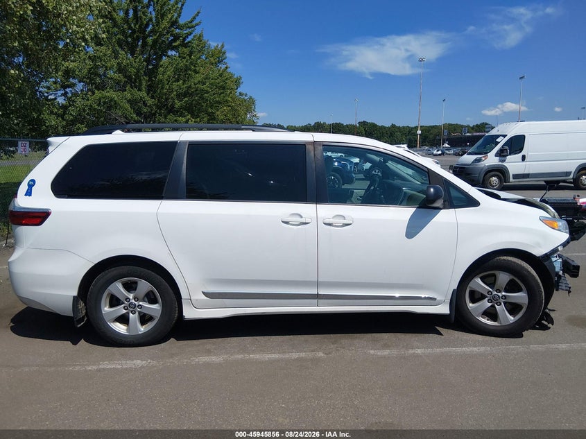 TOYOTA SIENNA - zdjęcie 13