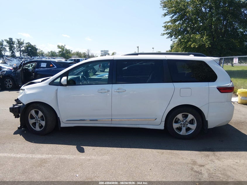 TOYOTA SIENNA - zdjęcie 14