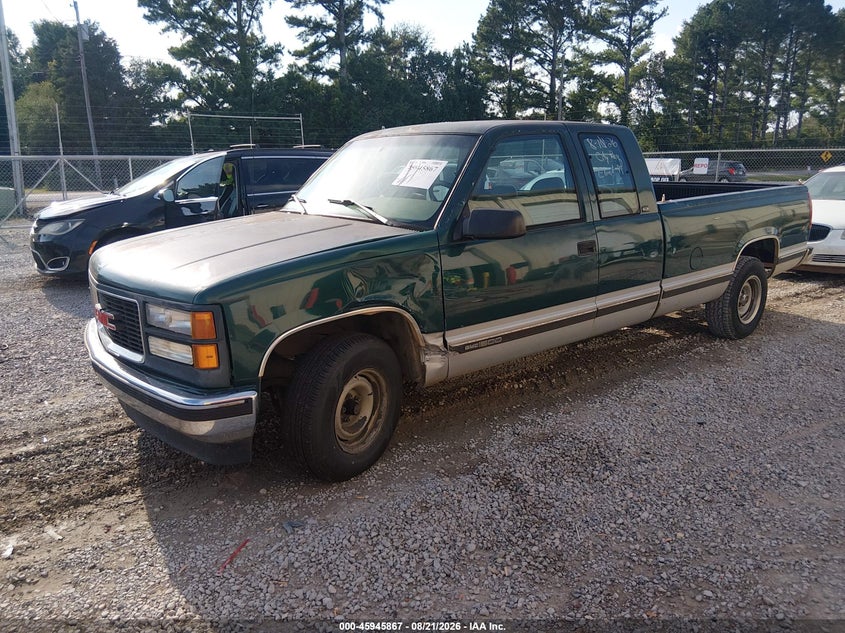 1996 GMC Sierra, Left Front, IAAI, VIN 1GTEC19R7TE516898 — photo 2