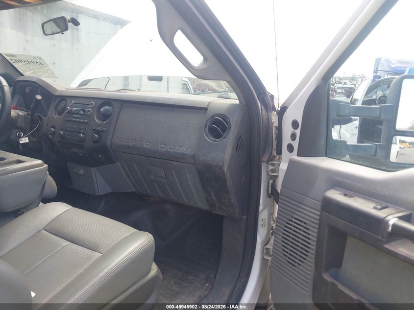 2012 FORD F-350 CHASSIS auction photo 6