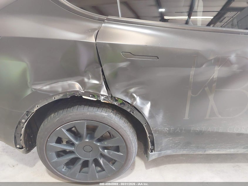 TESLA MODEL Y 2023 VIN 7SAYGDEE1PA163391