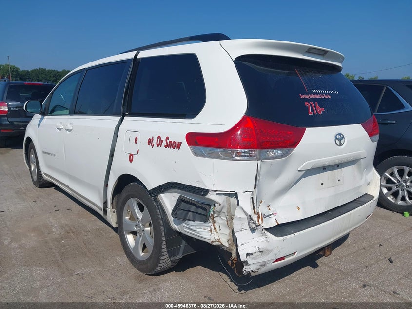 2013 TOYOTA SIENNA auction photo 3