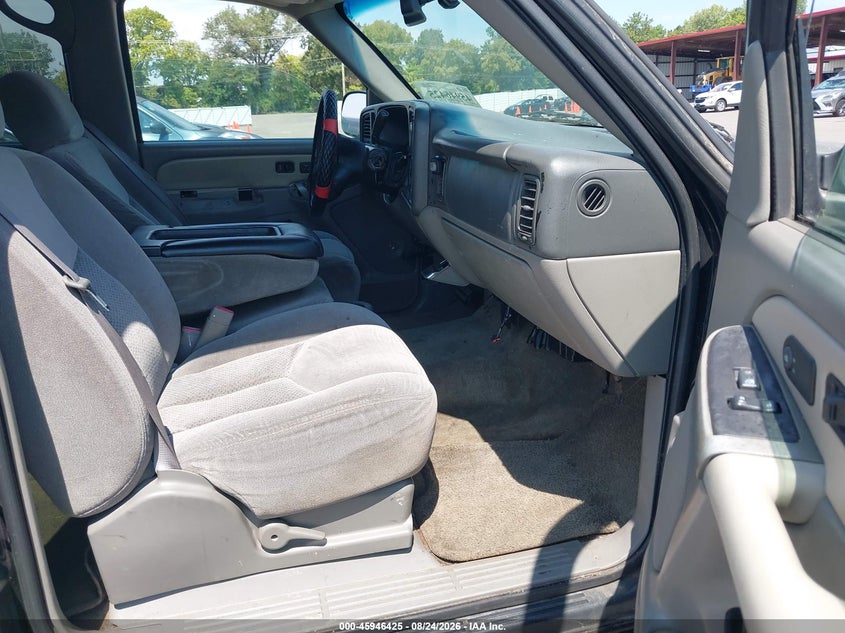 2004 CHEVROLET TAHOE auction photo 5