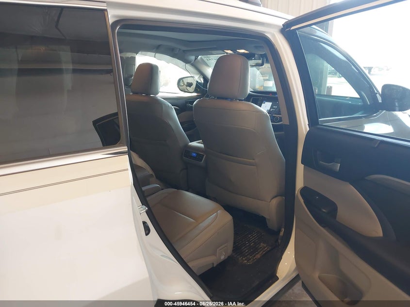 TOYOTA HIGHLANDER - zdjęcie 8