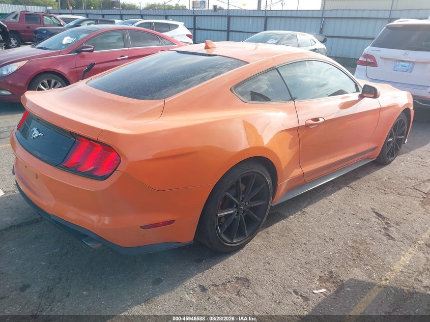 FORD MUSTANG - zdjęcie 4
