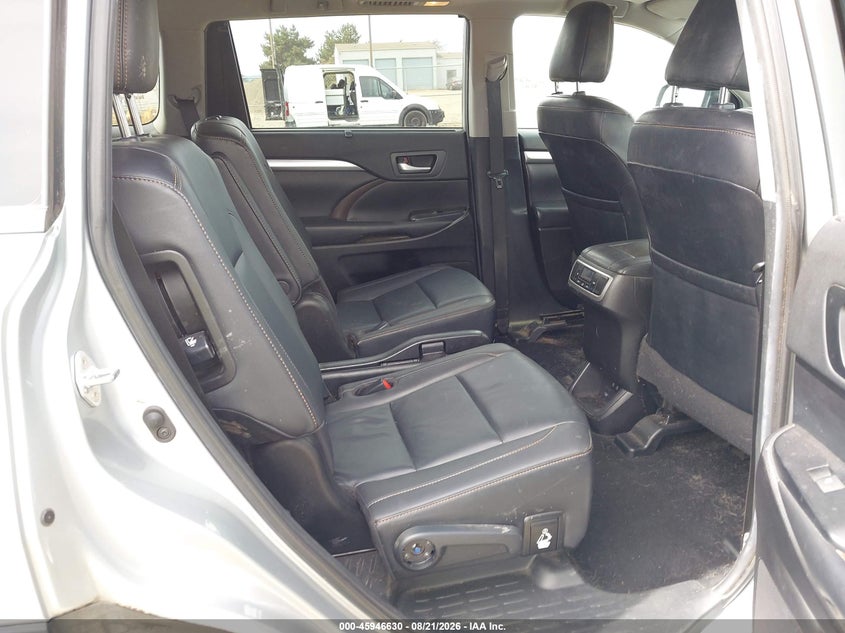 TOYOTA HIGHLANDER - zdjęcie 8