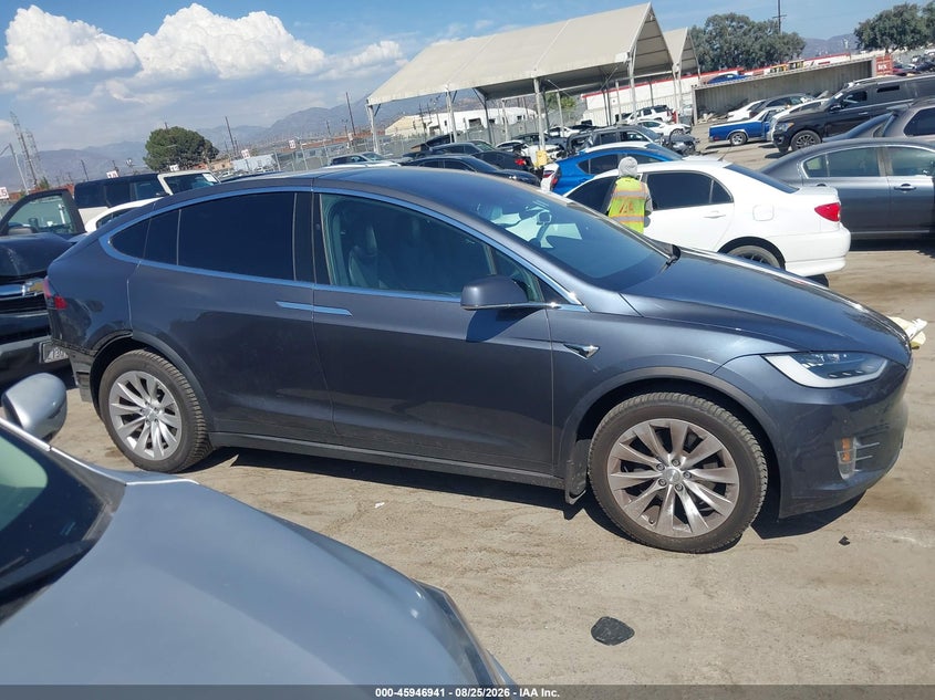 TESLA MODEL X - zdjęcie 14
