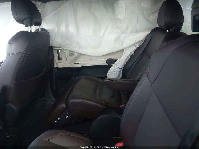 TOYOTA SIENNA - zdjęcie 8