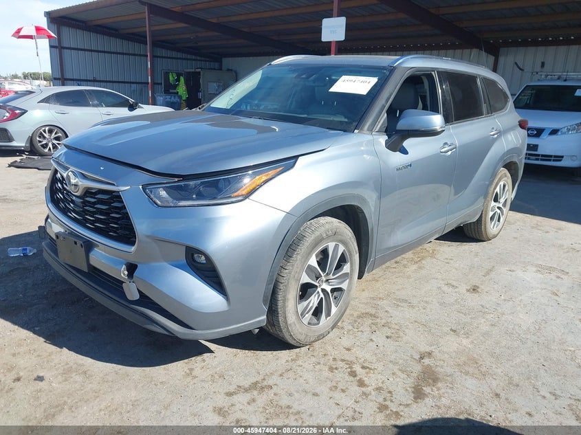 2021 Toyota Highlander, Right Front, IAAI, VIN 5TDHARAH3MS010260 — photo 2