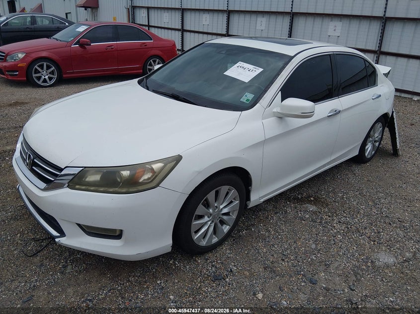 2013 Honda Accord, Normal Wear & Tear, IAAI, VIN 1HGCR3F83DA014252 — photo 2