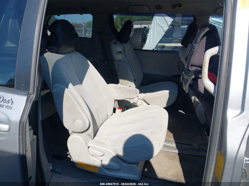 TOYOTA SIENNA 2011 VIN 5TDKK3DC2BS036779