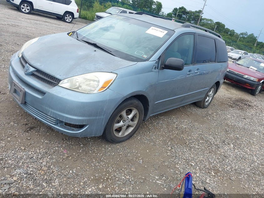 2005 TOYOTA SIENNA auction photo 2
