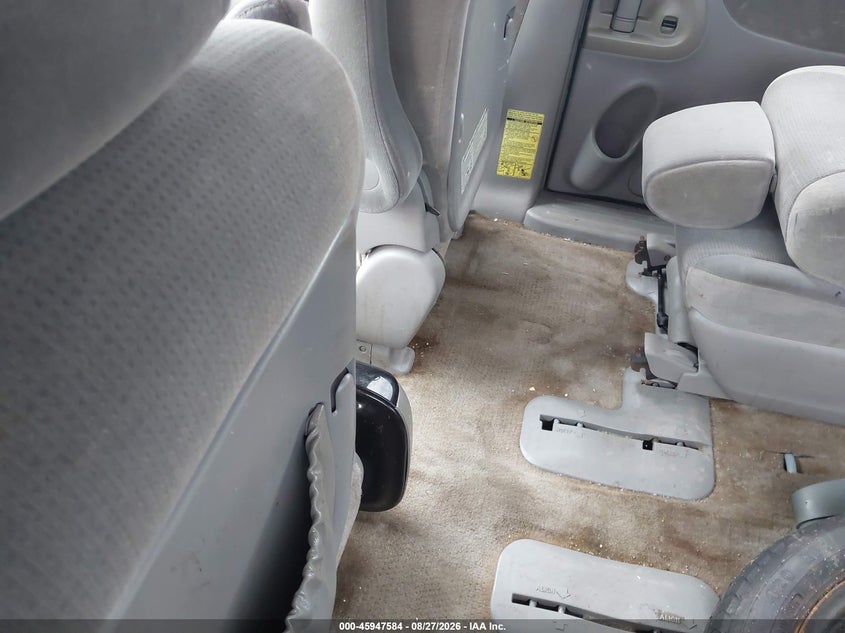 2005 TOYOTA SIENNA auction photo 8