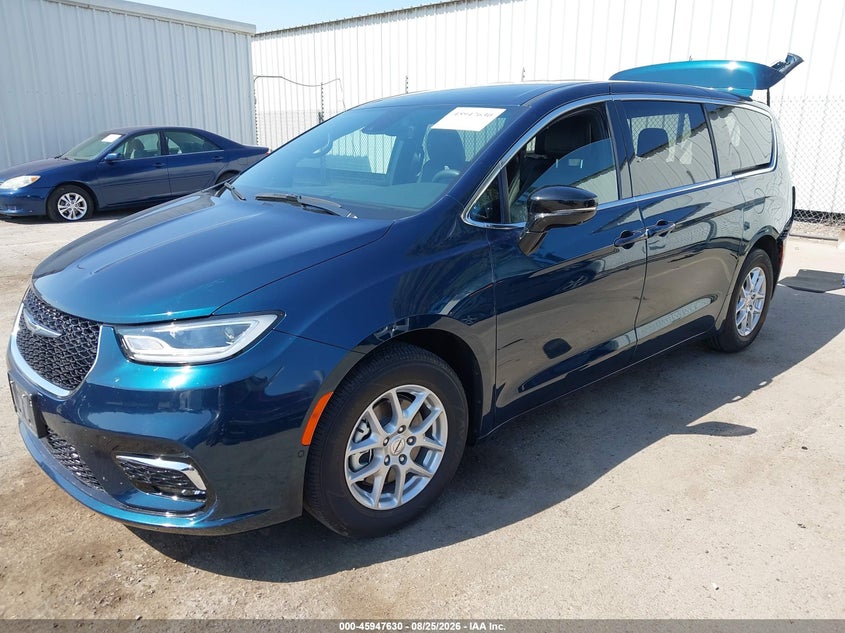 2025 Chrysler Pacifica, Удар сзади, IAAI, VIN 2C4RC1BG4SR560420 — фото 2