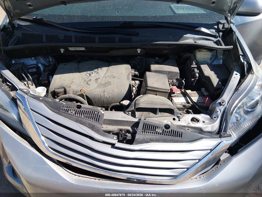 TOYOTA SIENNA - zdjęcie 10