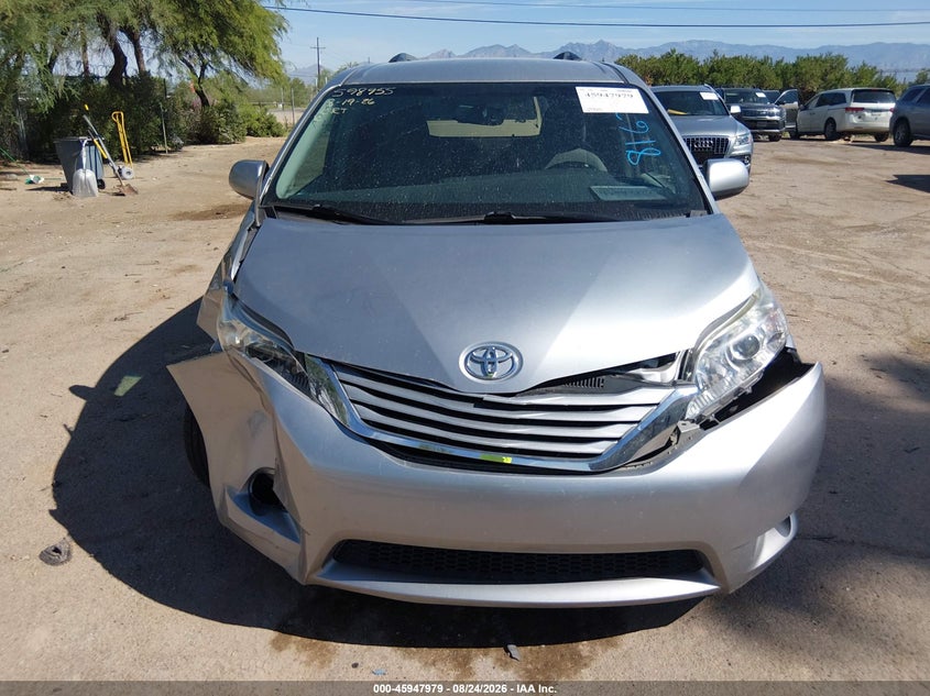TOYOTA SIENNA - zdjęcie 12