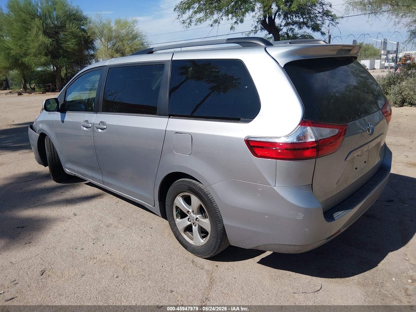 2017 TOYOTA SIENNA auction photo 3
