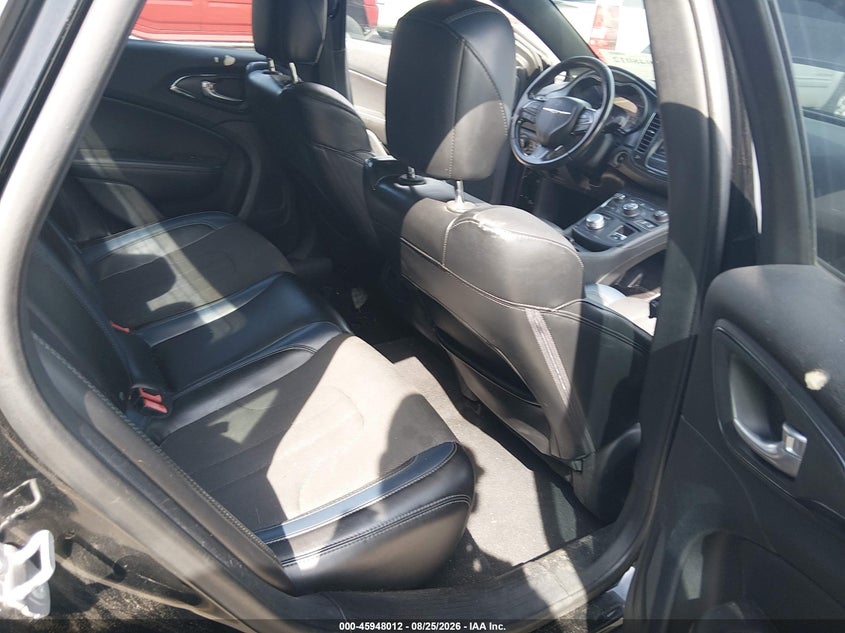 Photo 8 - CHRYSLER 200