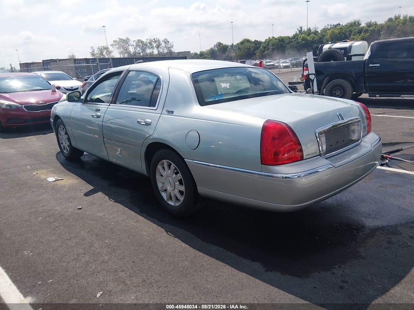 2007 LINCOLN TOWN CAR auction photo 3
