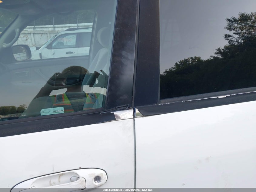 2004 TOYOTA SEQUOIA auction photo 6