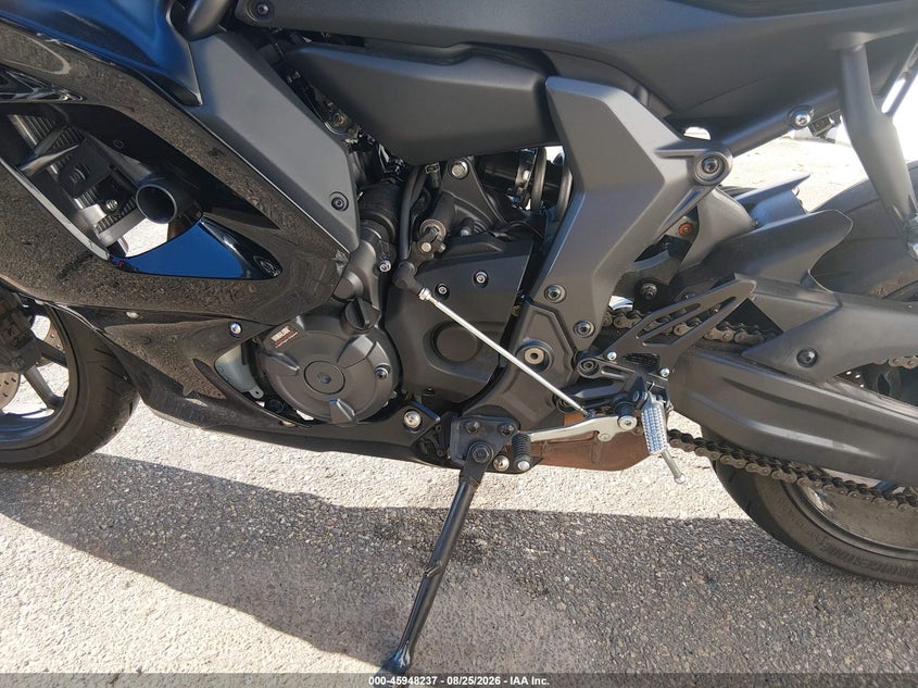 YAMAHA YZFR7 2023