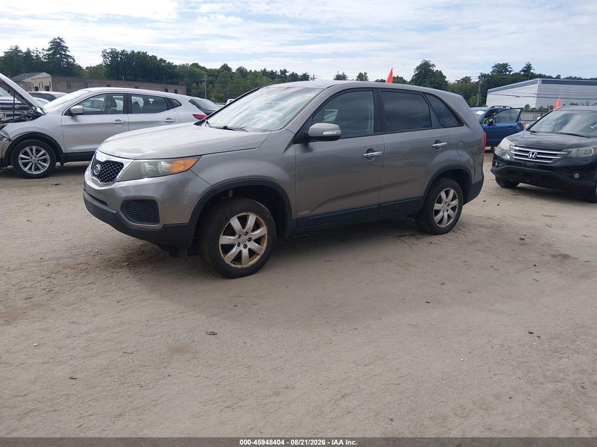 2011 Kia Sorento, Normal Wear & Tear, IAAI, VIN 5XYKTCA19BG172906 — photo 2