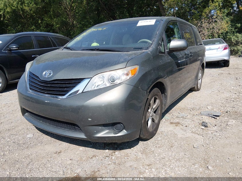 2013 Toyota Sienna, Неизвестно, IAAI, VIN 5TDKK3DC6DS400723 — фото 2