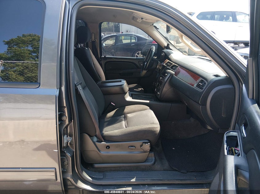 2010 GMC YUKON auction photo 5