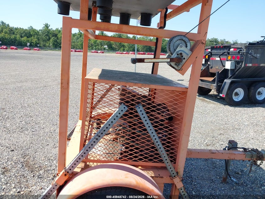 2000 AMIDA ARROWBOARD TRAFFIC SIGN auction photo 5