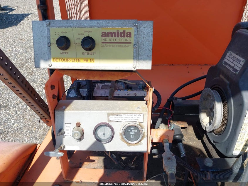 2000 AMIDA ARROWBOARD TRAFFIC SIGN auction photo 7